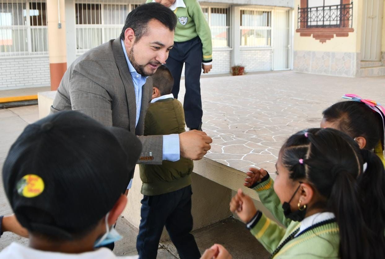 Fortalecemos la educación porque es la mejor herramienta para salir adelante: Salvador Santos Cedillo